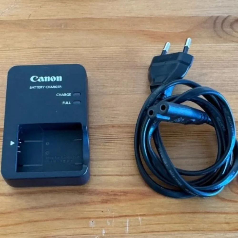 Canon G7 X Mark II, 2 Batteries, Charger & Case